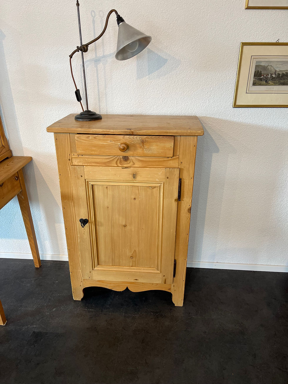 kleine Anrichte, restauriert