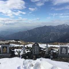 Shrines at the top of Mt Tō (tonodake) To-no-dake 塔ノ岳