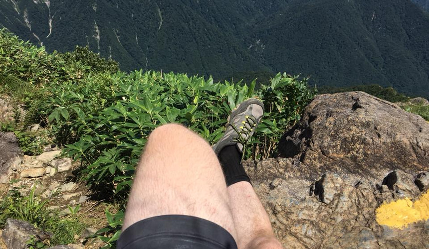 taking a break on nishikuro ridge 西黒尾根 on mount tanigawa (mt tanigawadake) 谷川岳
