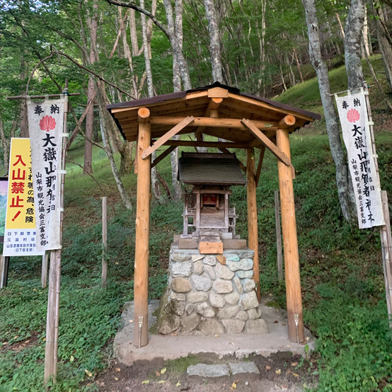 shrine on path to mt kobushi kobushigatake