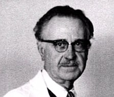 Fotografia de Henrik Sjögren, médico responsável pela descrição da doença