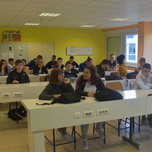 Mme WURLHIN RENCONTRE LES ELEVES
