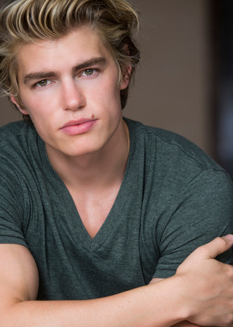 Zander Hodgson | dino-may-management