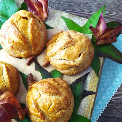 Apple Hand-Shaped Pies  ~ Mini Tartes de Maçã 