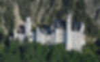 vue du château avec ses tours et le paysage environnant