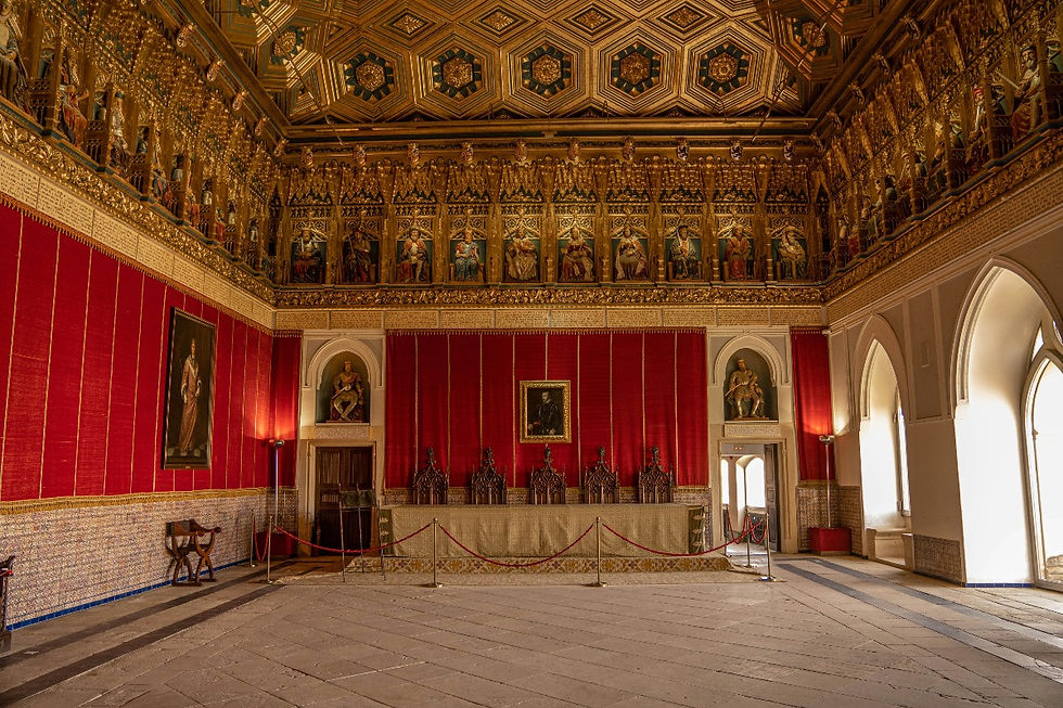 la salle des rois avec la frise comprenant des sculptures de 52 rois