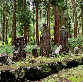 永平寺町の岩那美神社の御神体の堅磐石3個をまとめて磐境と呼ぶ