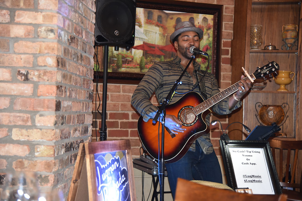 Lugman Rashada entertained this night. Entertainers change weekly.
