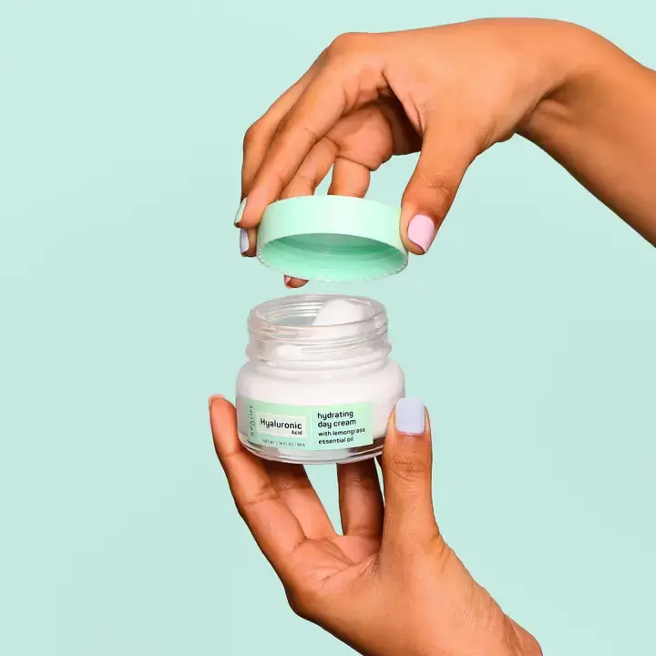 Thumbnail: Hands opening a skincare jar