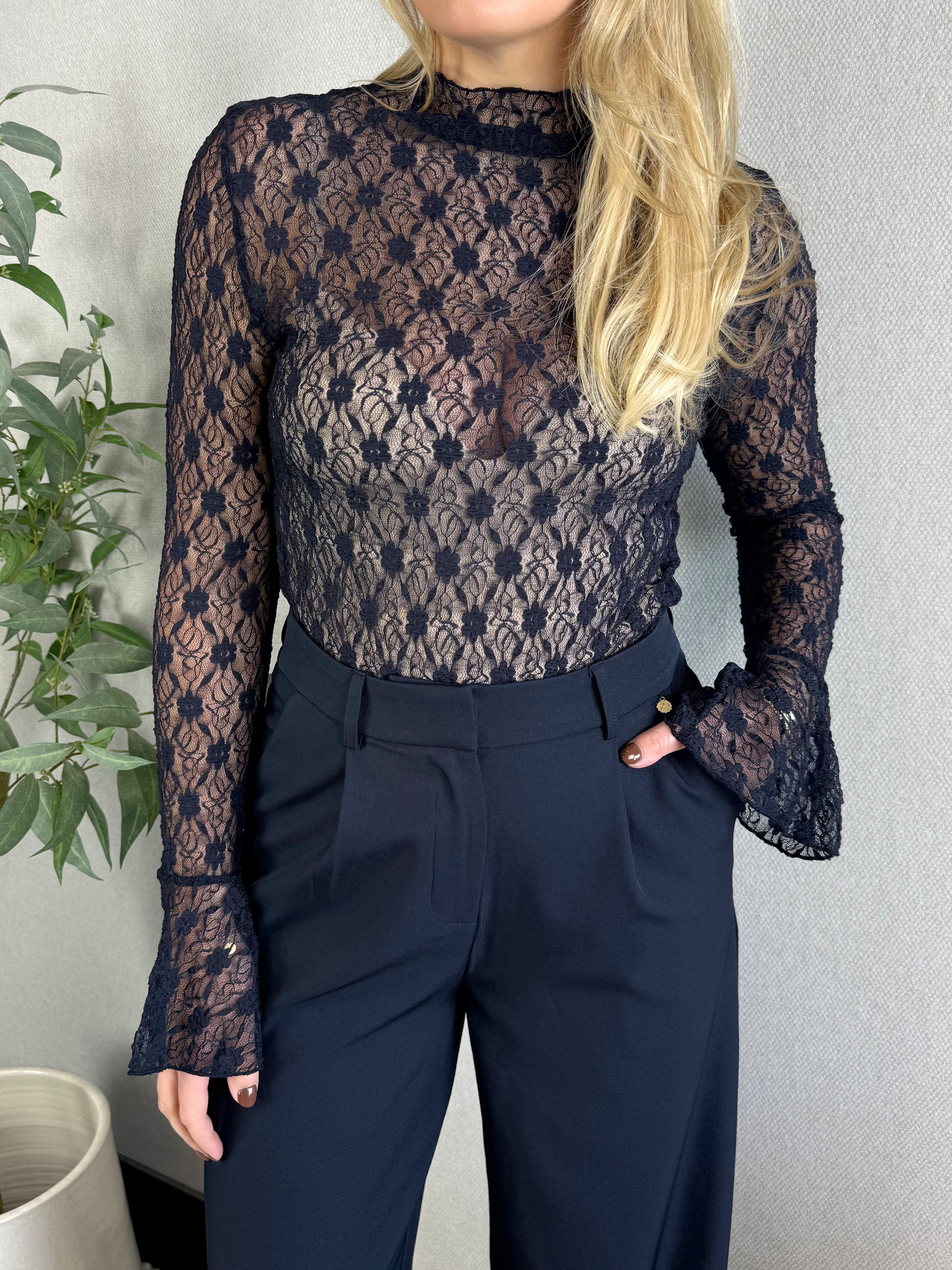 KAYA // ambika lace top