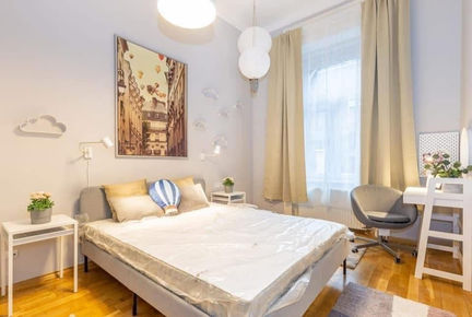2 bedroom renovated apartment for sale in Akacfa street, district 7, Budapest