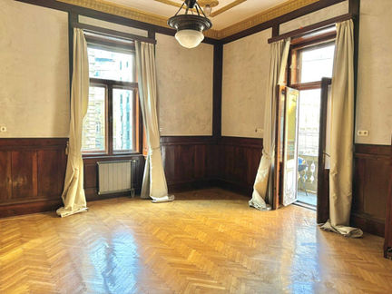 2 bedrooms 2 bathrooms classic apartment for sale in Wesselenyi street, district 7, Budapest