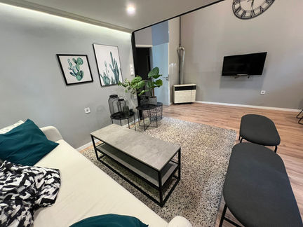 Renovated Studio apartment for sale in Almassy ter , district 7, Budapest