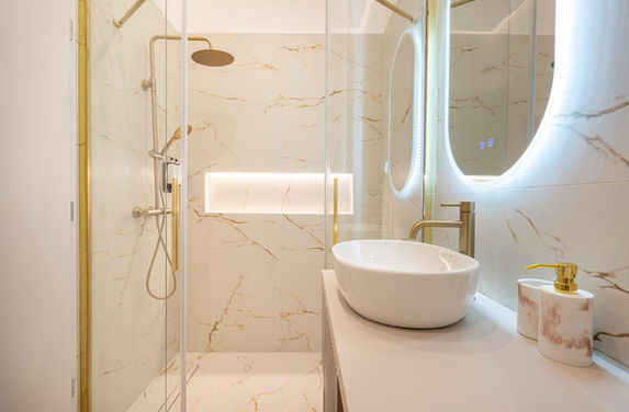 luxury studio apartment for rent  in Kiraly street, district 7, Budapest