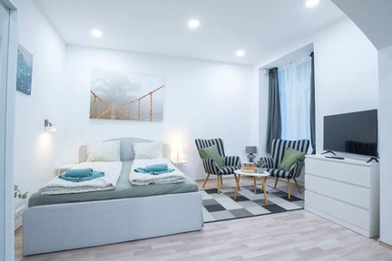 Studio apartment for sale in Podmaniczky street, district 6, Budapest