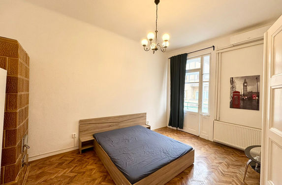 3 bedroom apartment in Kinizsi street, district 9, for rent with a classic design