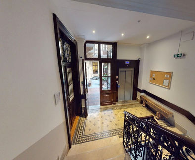beautiful designed 2 bedrooms apartment for sale in Budapest downtown, district 6
