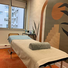 Photo entreprise de Mana Réflexologie - EI - réflexologie intégrale à domicile, en institution et en entreprise - Courbevoie, Paris, Paris La Défense, Puteaux, Suresnes, Neuilly-sur-Seine, Levallois-Perret, La Garenne Colombes.