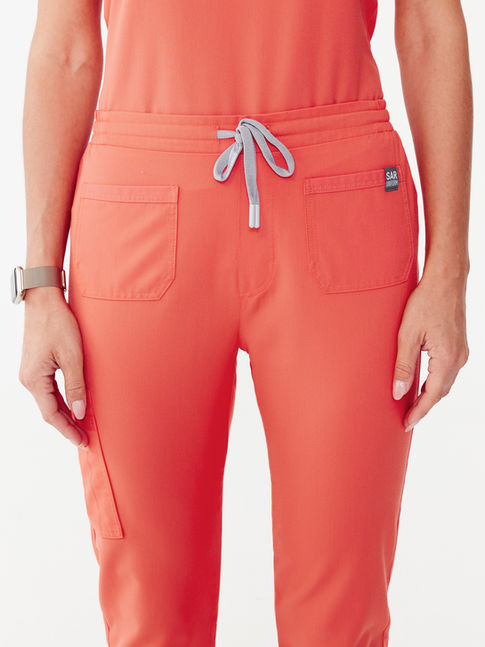 Sar Infinity Genom Living Coral Kadın Scrubs Takım bel ve bağcık detayı