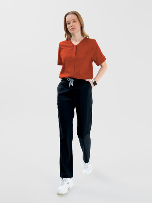 Refresh Kiremit Üst Siyah Alt Kadın Medikal Üniforma Takım – Hemşire Forması Scrubs, önden görünüm.