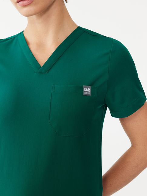 Sar Infinity Genom Alpine Green Kadın Scrubs Takım yaka ve cep detayı