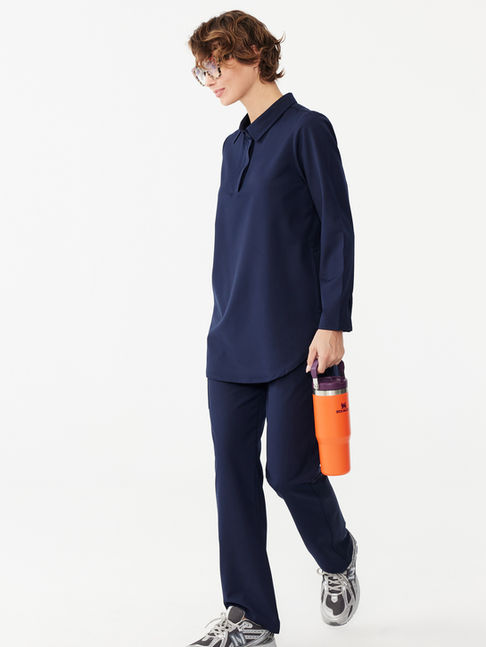 Kadın tesettür scrubs takım lacivert renk yan görünüm stil