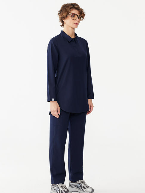 Lacivert kadın tesettür scrubs takım modern ve rahat tasarım sağdan görünüm