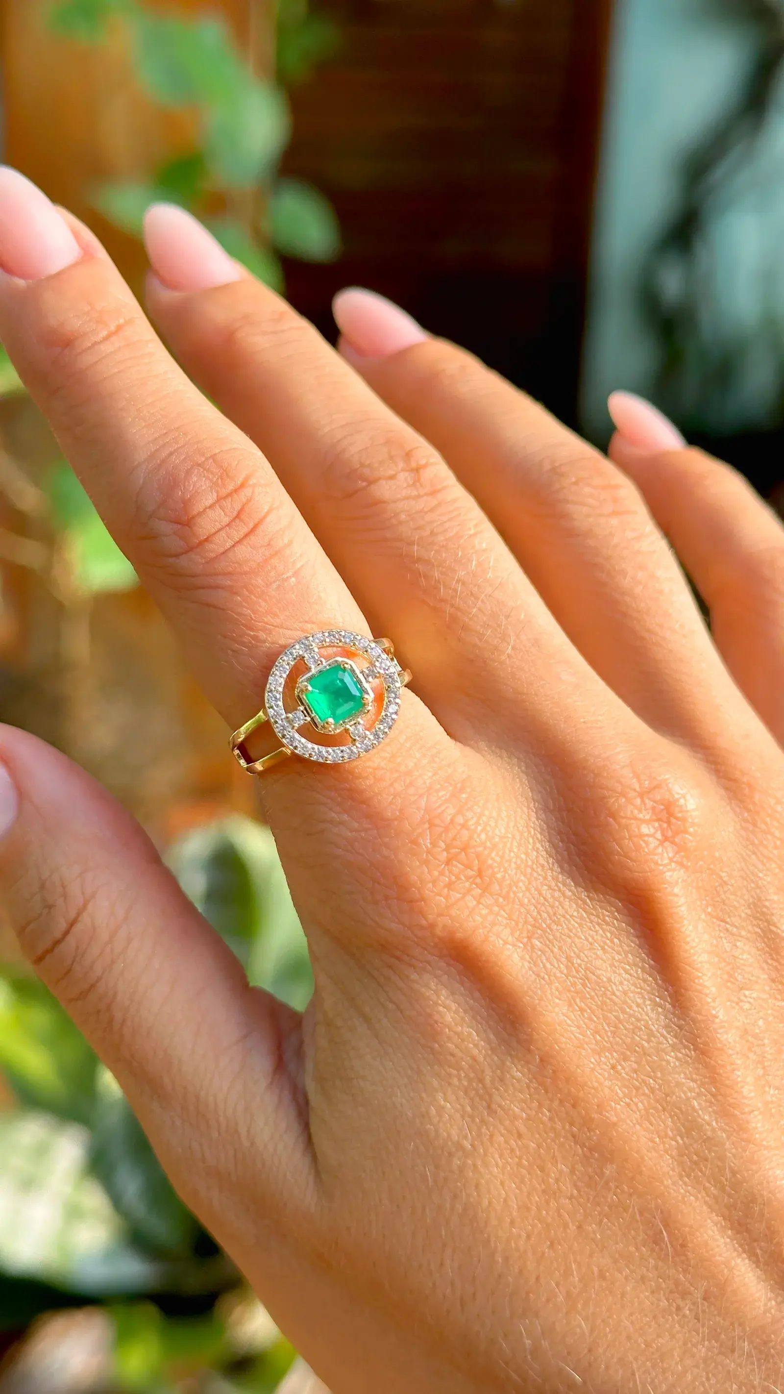 EMERALD EMBRACE RING