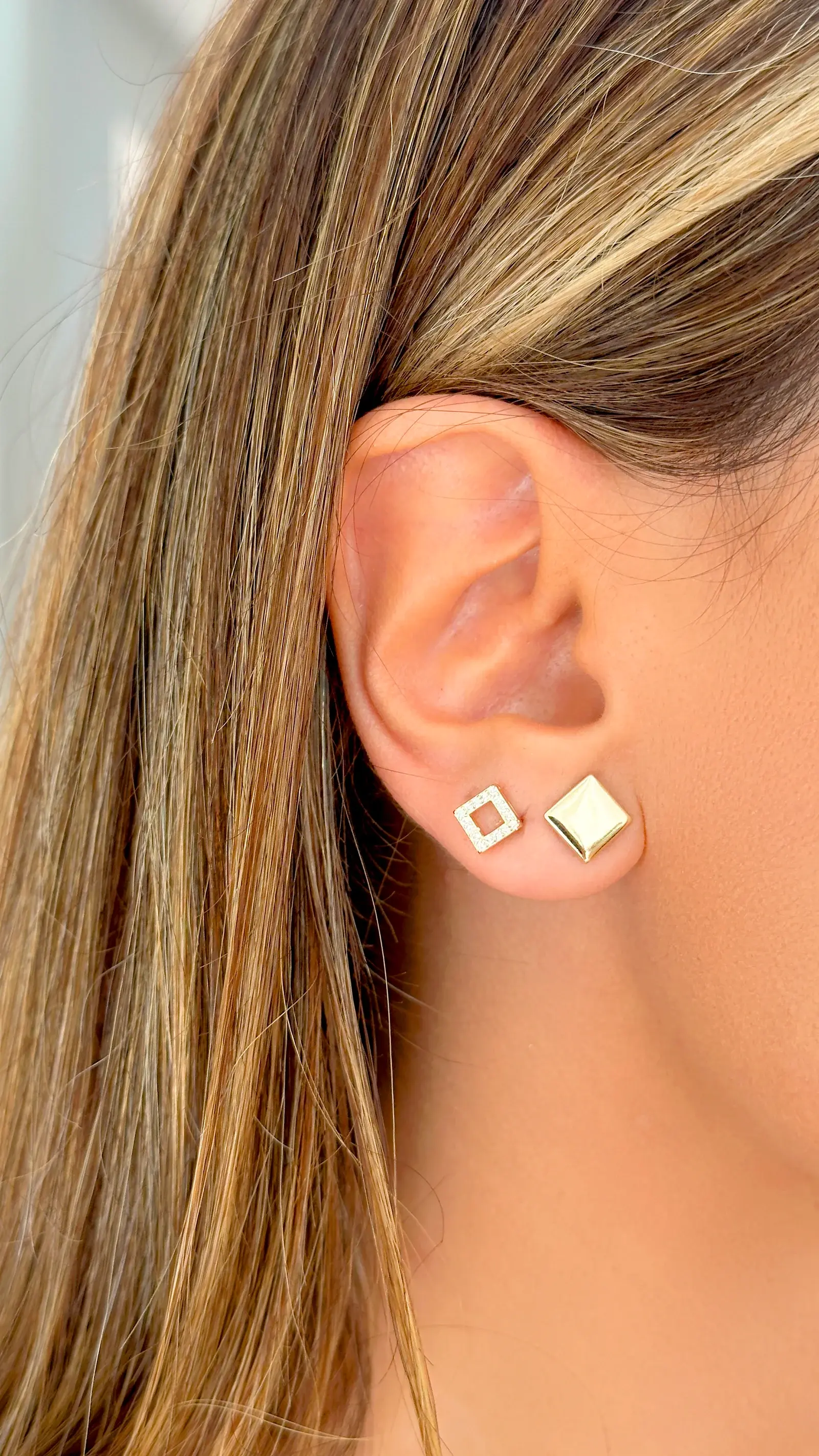 CRYSTAL CUBE STUD SET