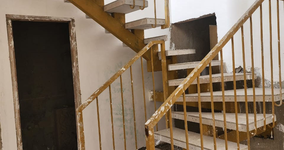 Luxurious 2 BHK penthouse for sale in Panjim, Goa at ₹2.10 crore by Goa Property Deal. Located on the highest floor, this penthouse offers stunning sea, skyline, and city views. Ideal for residential use with high-end finishes. Contact us for more details.