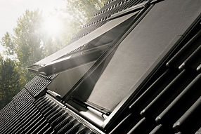 Ein Velux-Dachdenster geöffnet