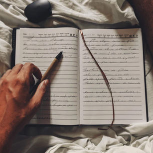 10 Journal prompts for travelling