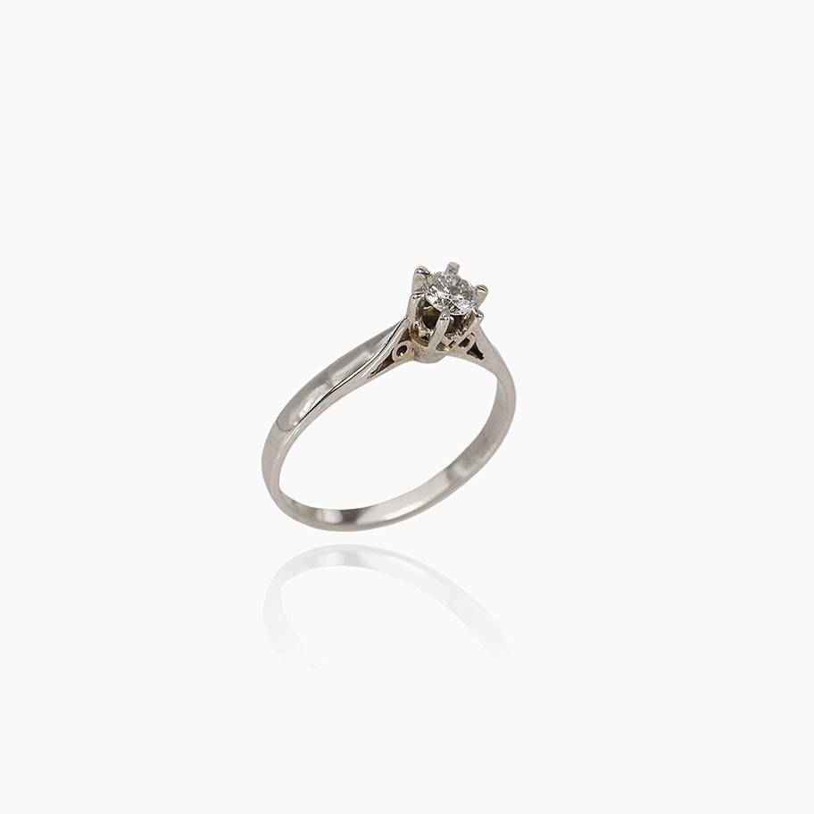 anello solitario in oro bianco con 6 griffe anello di fidanzamento proposta di matrimonio John Oliver gioielleria firenze