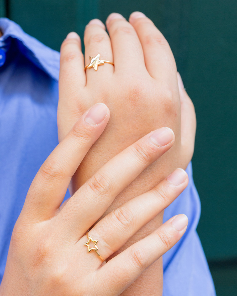 anello in oro giallo con stellina John Oliver gioielleria firenze