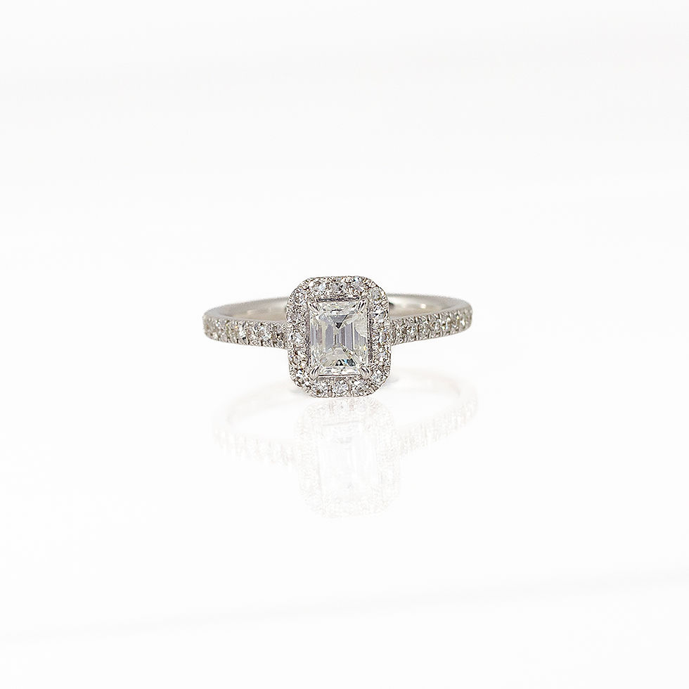 anello solitario alternativo con diamante rettangolare anello di fidanzamento firenze gioielleria john oliver Firenze toscana