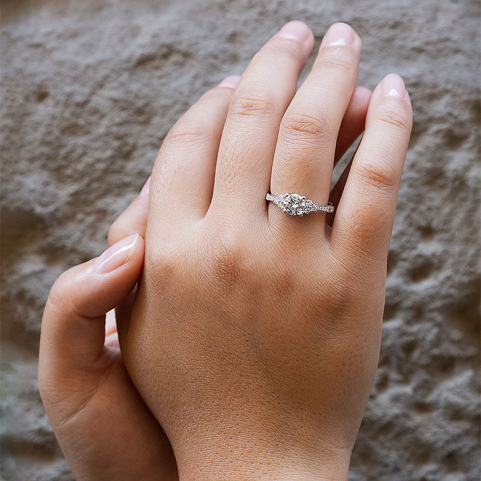 ANELLO IN ORO BIANCO CON DIAMANTI PERFETTO COME ANELLO DI FIDANZAMENTO IDEA REGALO ANELLO PER PROPOSTA DI MATRIMONIO