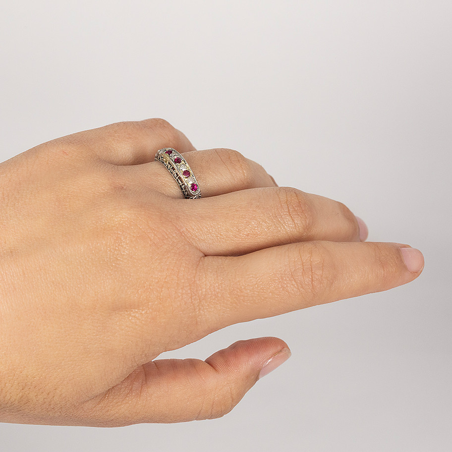 anello vintage in oro bianco con diamanti e rubini John Oliver gioielleria firenze