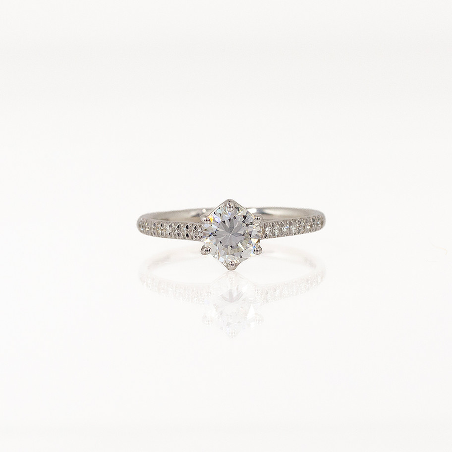 anello solitario in oro bianco con diamanti laterali anello di fidanzamento firenze john oliver gioielleria firenze