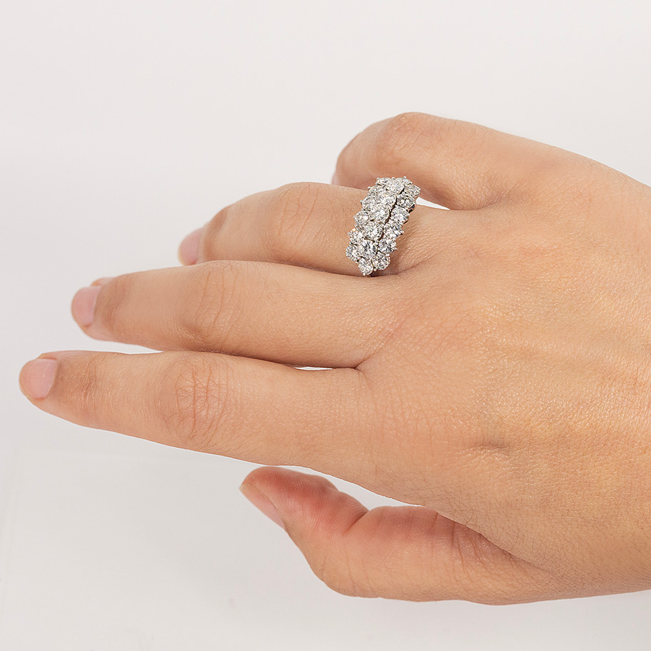 anello in oro bianco con 3 file di diamanti John Oliver gioielleria firenze