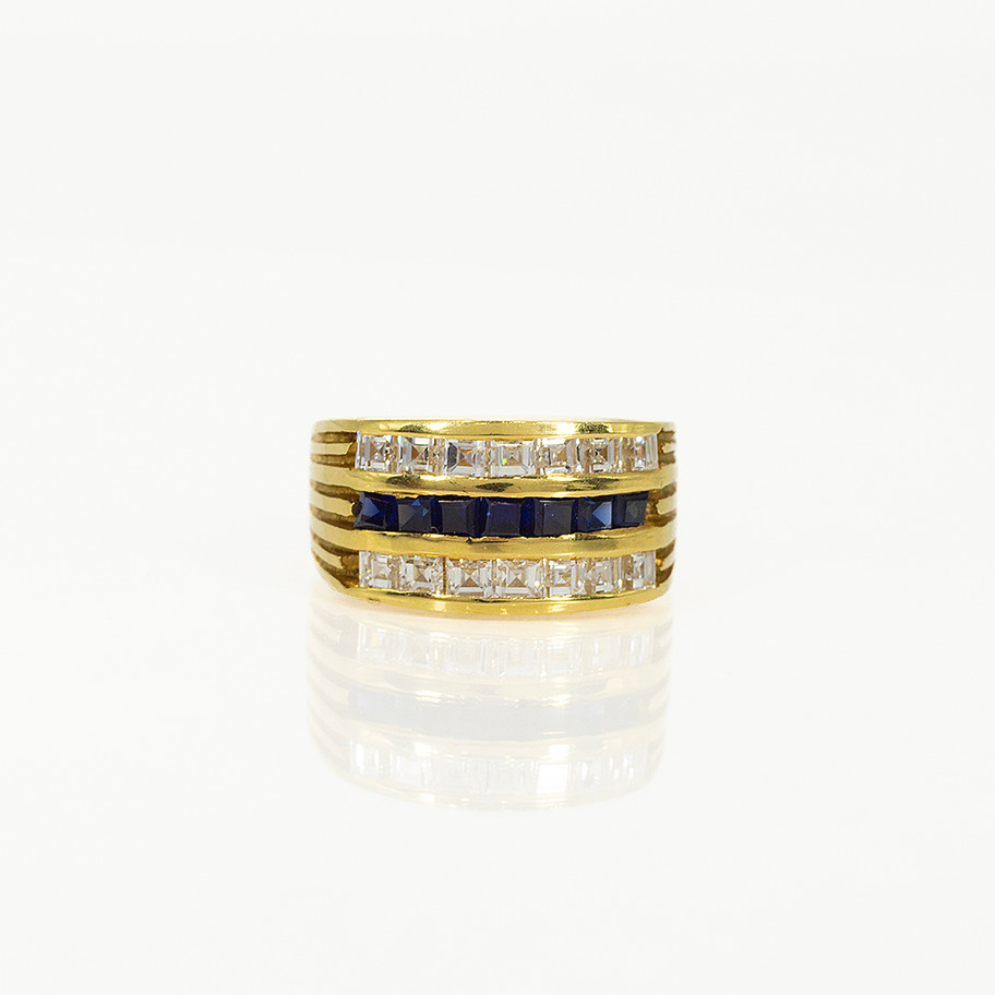 anello a fascia in oro giallo con diamanti e zaffiri taglio baguette John Oliver gioielleria firenze