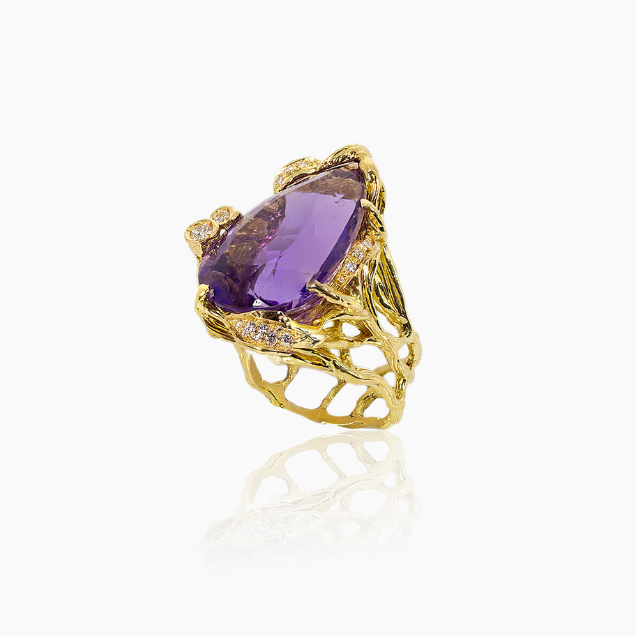 ANELLO SCULTOREO IN ORO GIALLO CON PIETRA AMETISTA A GOCCIA JOHN OLIVER GIOIELLERIA FIRENZE