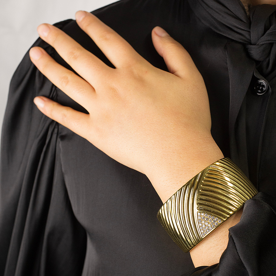 bracciale rigido in oro giallo con diamanti anni 80 John Oliver gioielleria firenze