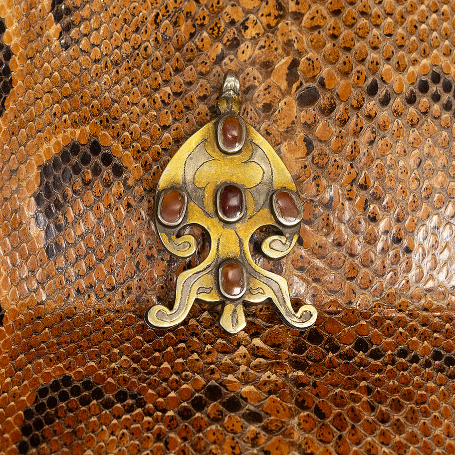 CIONDOLO TURKMENO ARGENTO CON PIETRE CORNIOLA APPARTENUTO A PIERò PELù JOHN OLIVER GIOIELLERIA FIRENZE