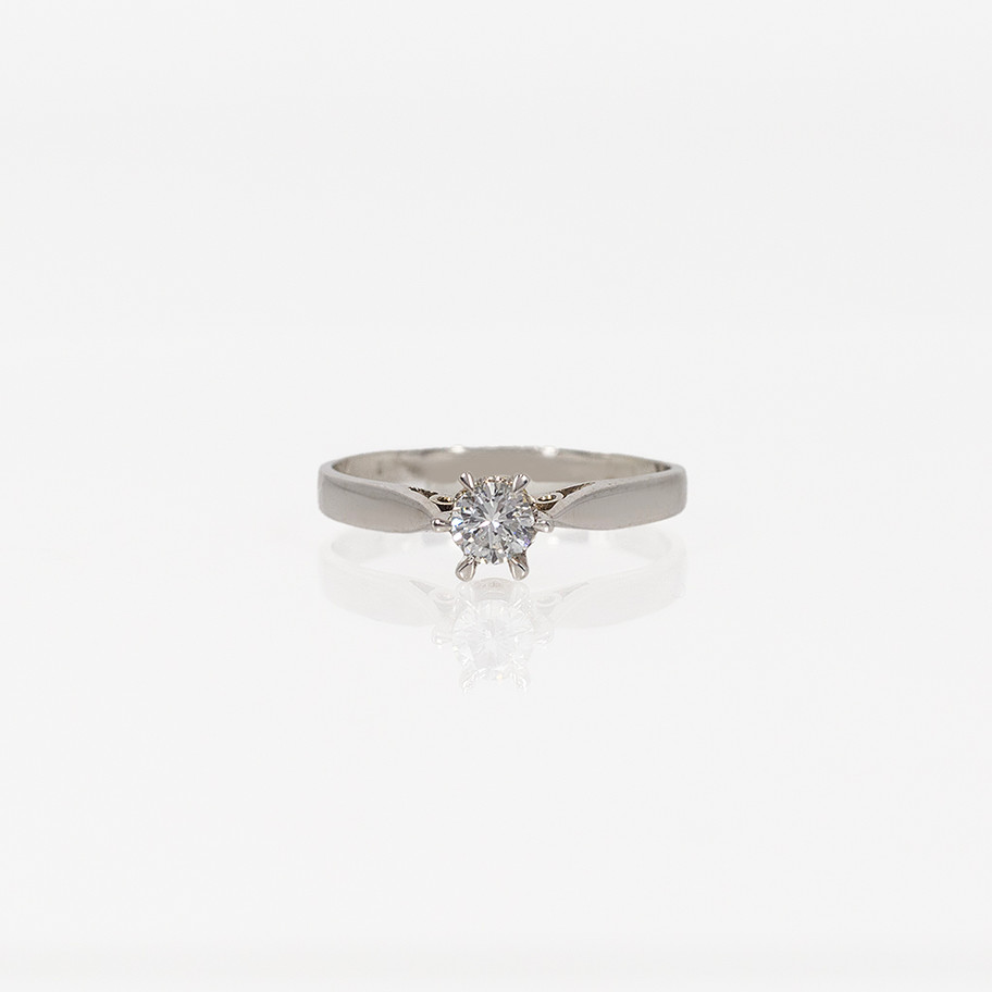 anello solitario in oro bianco con 6 griffe anello di fidanzamento proposta di matrimonio John Oliver gioielleria firenze