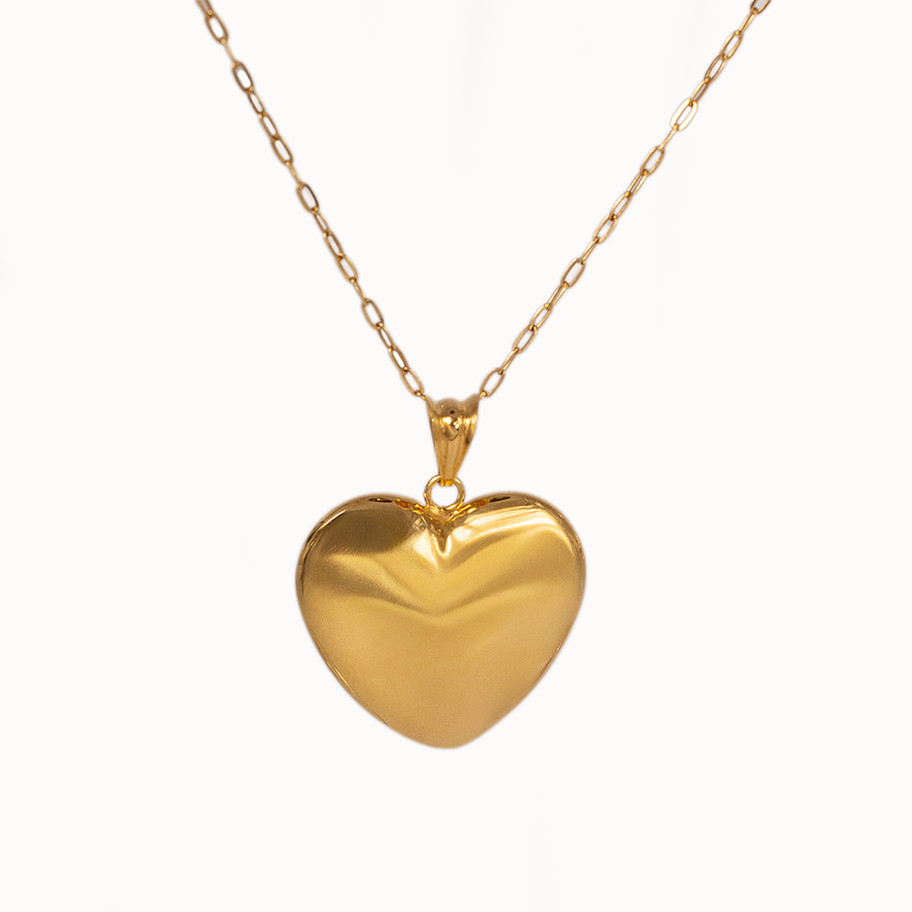 collana in oro giallo con pendente cuore grande regalo perfetto per san Valentino John oliver gioielleria firenze