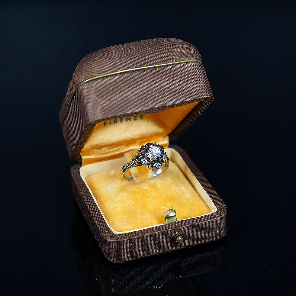 anello vintage in oro con diamante John Oliver gioielleria firenze