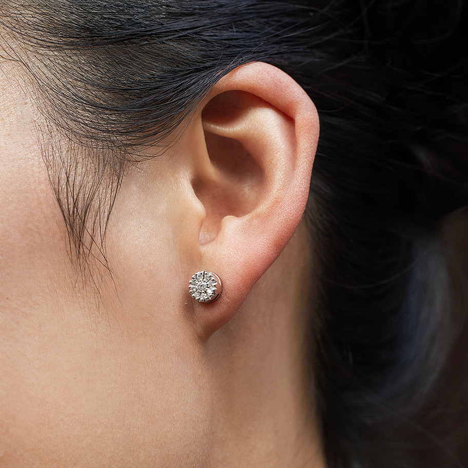 orecchini punto luce in oro bianco con diamanti motivo geometrico orecchini bridal