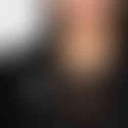 spilla in oro bianco e diamanti a forma di cane John Oliver gioielleria firenze