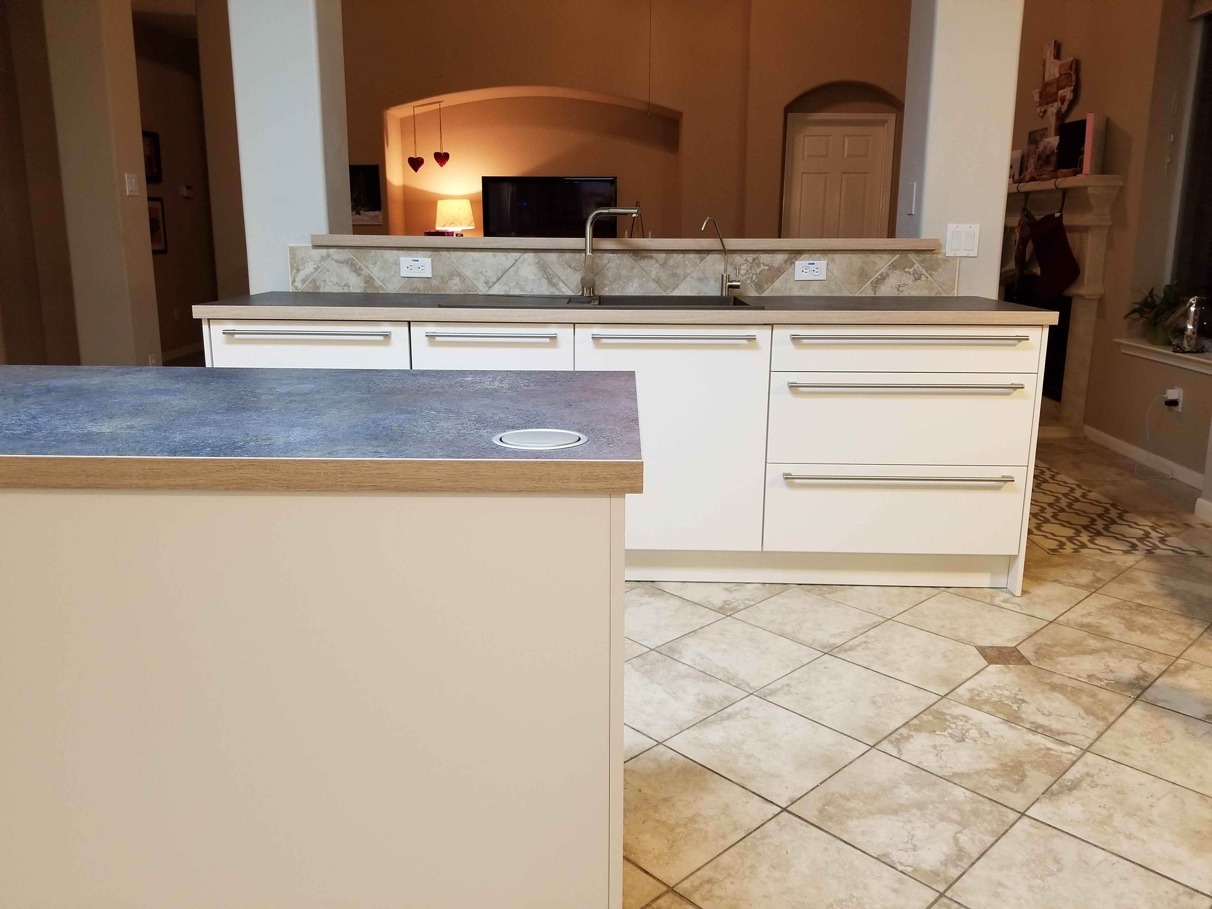 Contemporary countertop for kitchens