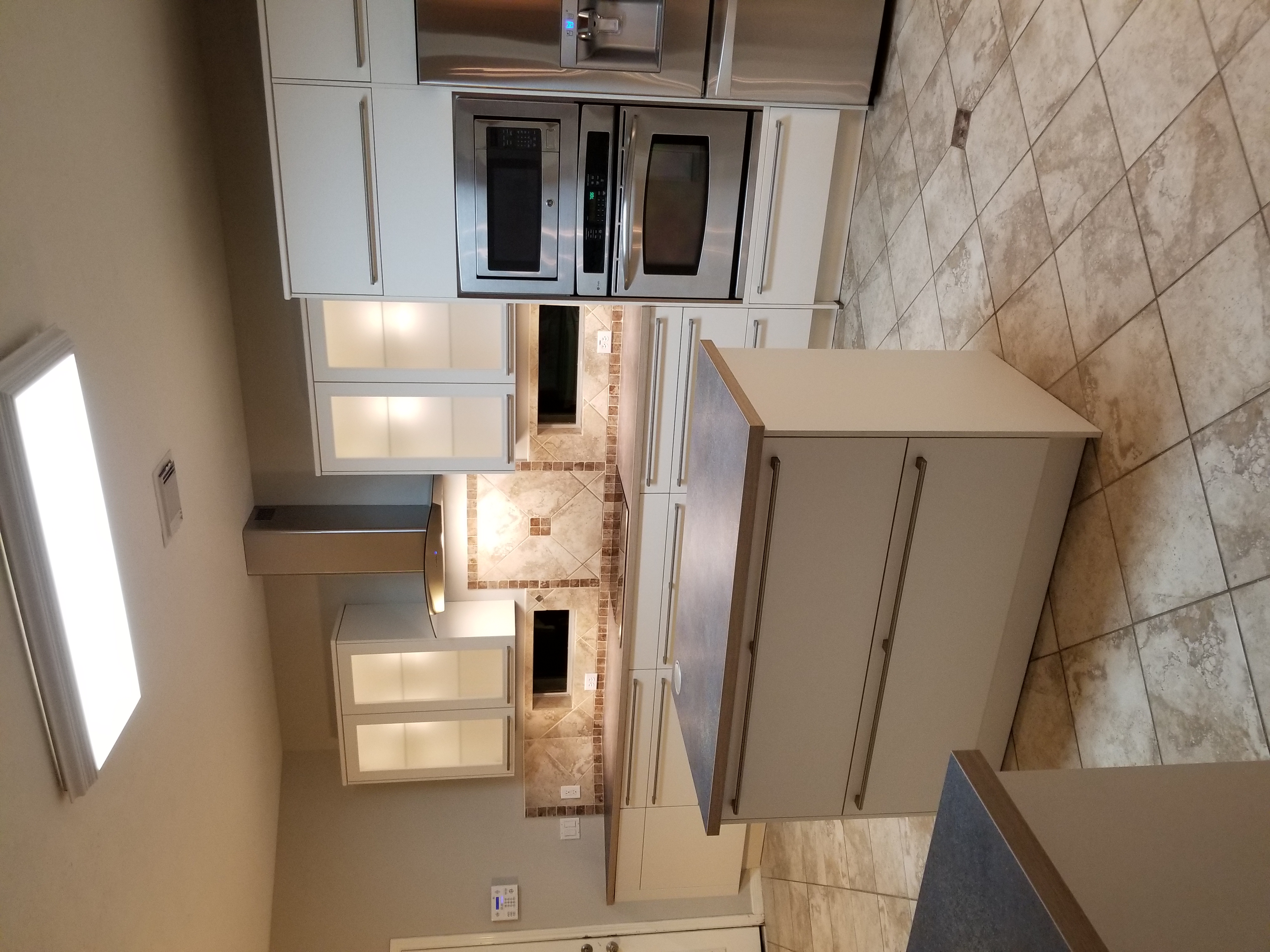 Kitchen island with drawers
